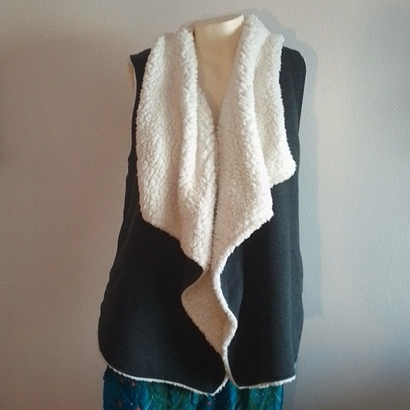 Sherpa Reversible Vest - Picture 1 of 4